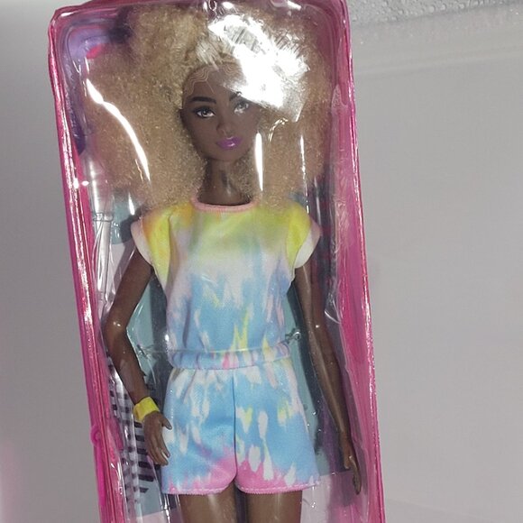 Black Friday Sale- Barbie Fashionista Doll - Curly Blonde Hair in Tie-Dye Outfit - Picture 7 of 7